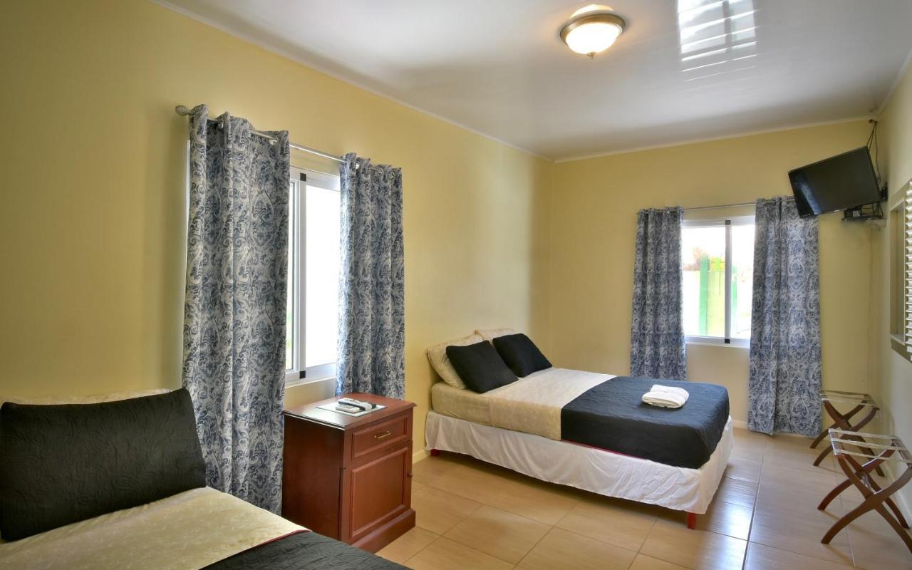Pista Q Hostel And Apartments Oranjestad Exterior photo