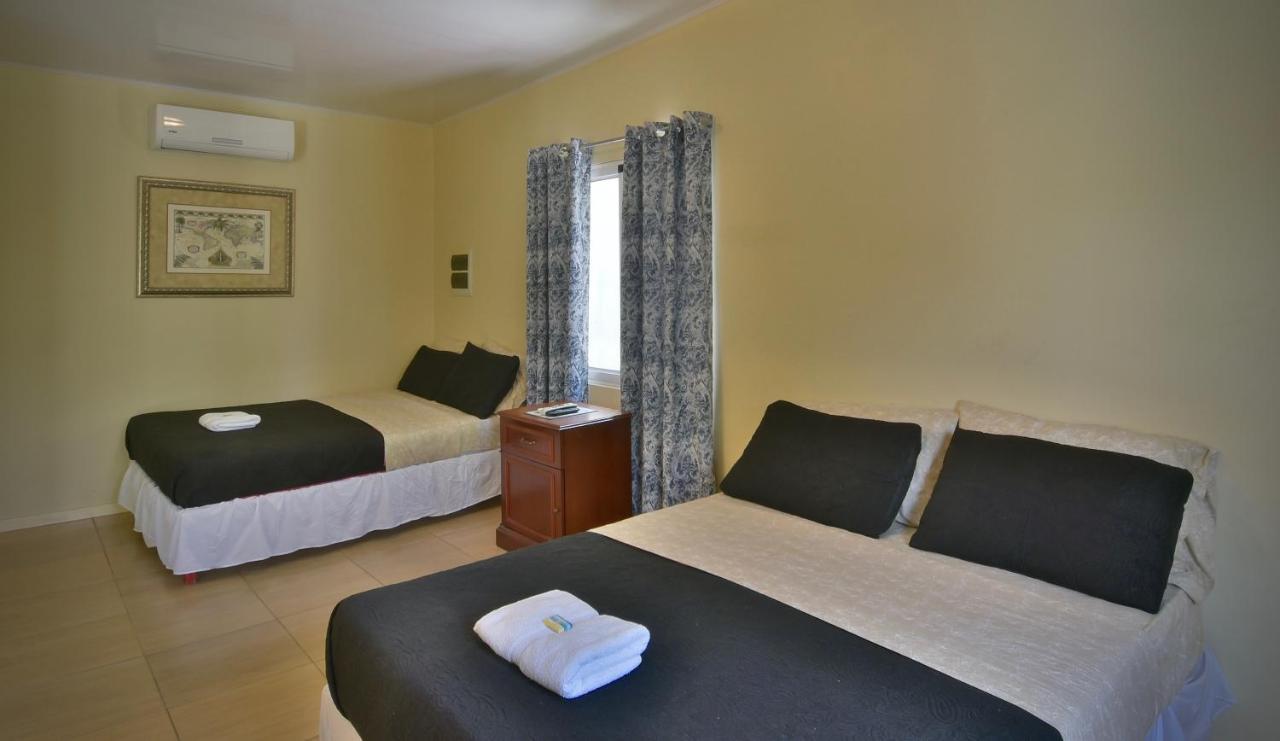 Pista Q Hostel And Apartments Oranjestad Exterior photo