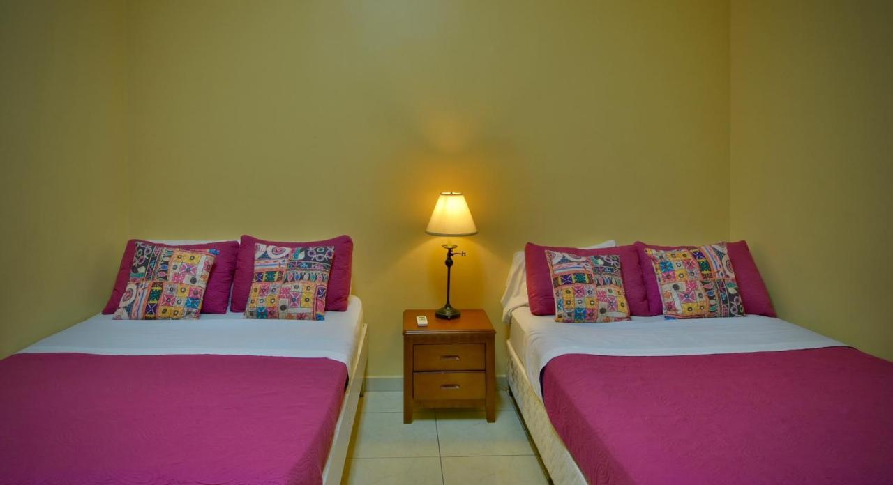 Pista Q Hostel And Apartments Oranjestad Exterior photo