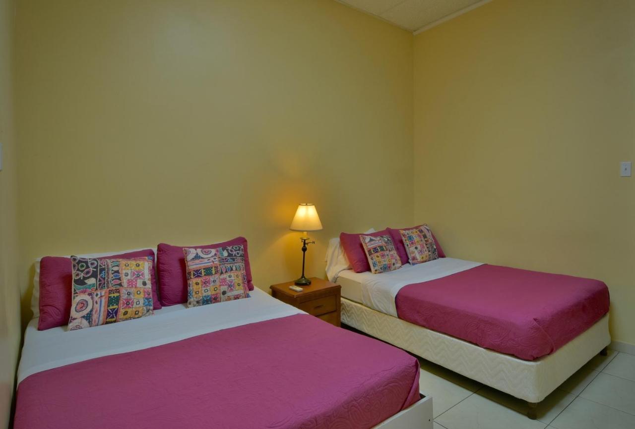 Pista Q Hostel And Apartments Oranjestad Exterior photo