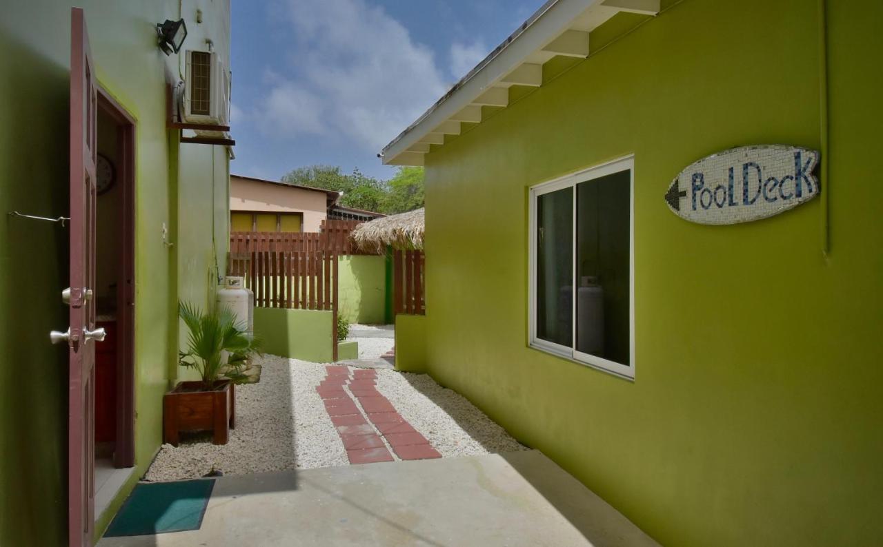 Pista Q Hostel And Apartments Oranjestad Exterior photo