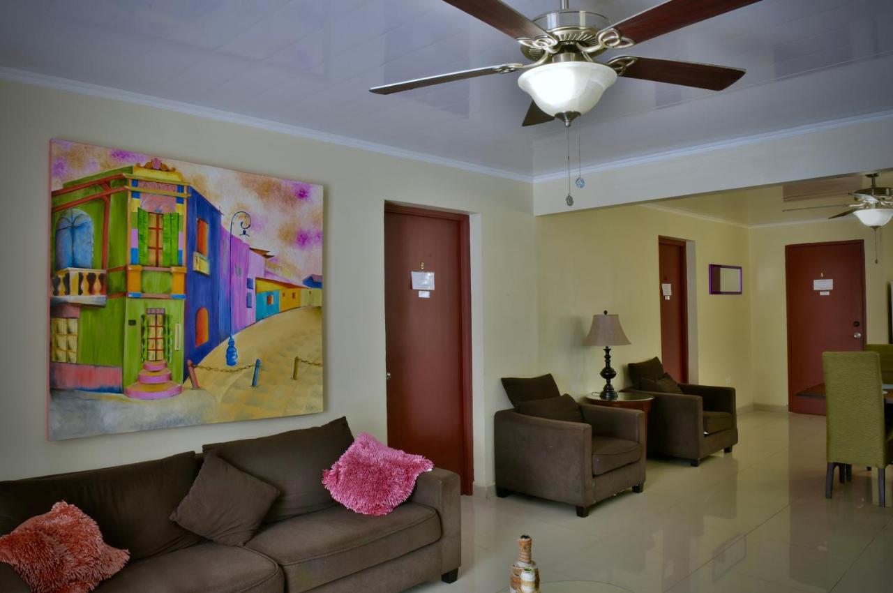 Pista Q Hostel And Apartments Oranjestad Exterior photo