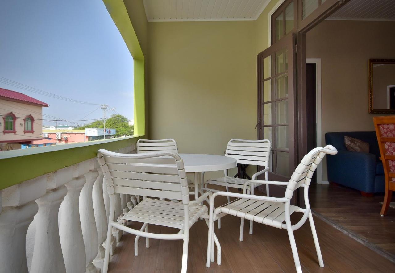 Pista Q Hostel And Apartments Oranjestad Exterior photo